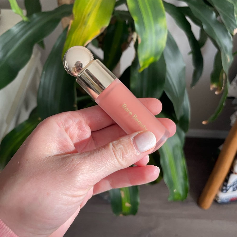 Rare Beauty blush in Bliss
